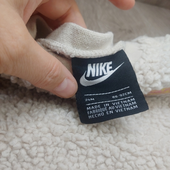 Nike Baby Beige Cream Sherpa Fleece Pullover Sweater Embroidered Logo Pink 24 M - Picture 5 of 7